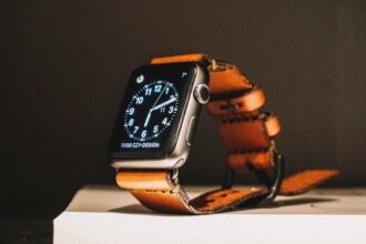 How to Convert EST to PST