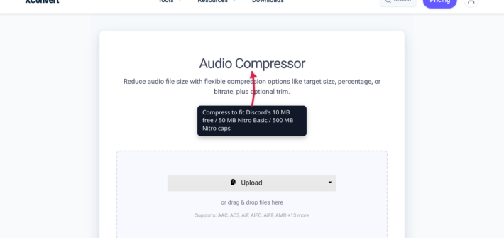 The xconvert audio compressor with the MP3 output format selected, with a callout describing the use case of compressing audio for Discord's 10 MB free upload limit